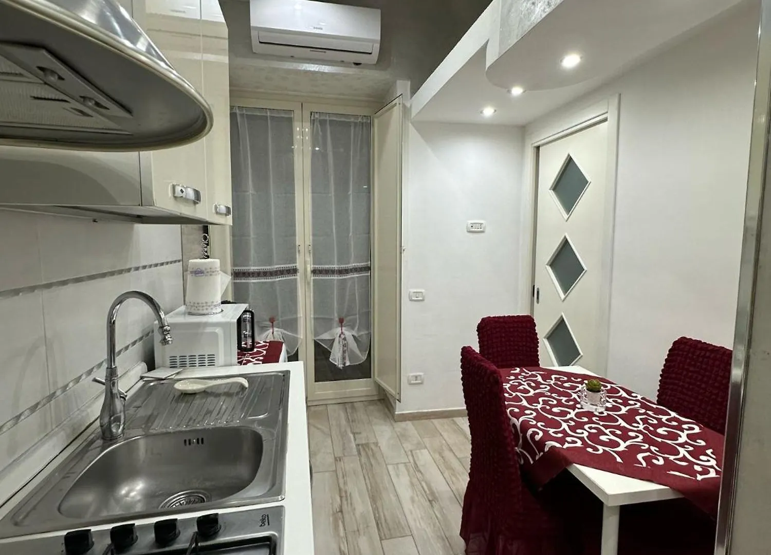 Un Passo Da Dante Apartment Naples 0*,